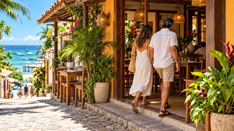 Casal entrando em restaurante tropical em Morro de São Paulo